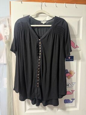 Terra & Sky Black Short-Sleeve Button-Front Smocked Blouse